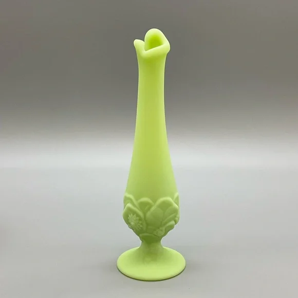 Fenton Water Lily Swung Footed Bud Vase Uranium Custard Satin Glass - Picture 3 of 13